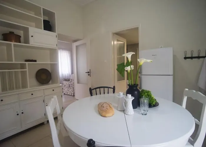 בית נופש Tatiana's Garden House חאניה